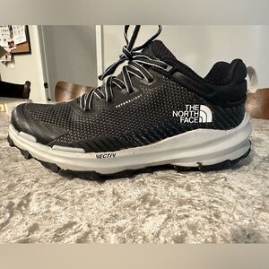 Northface trail sneaker